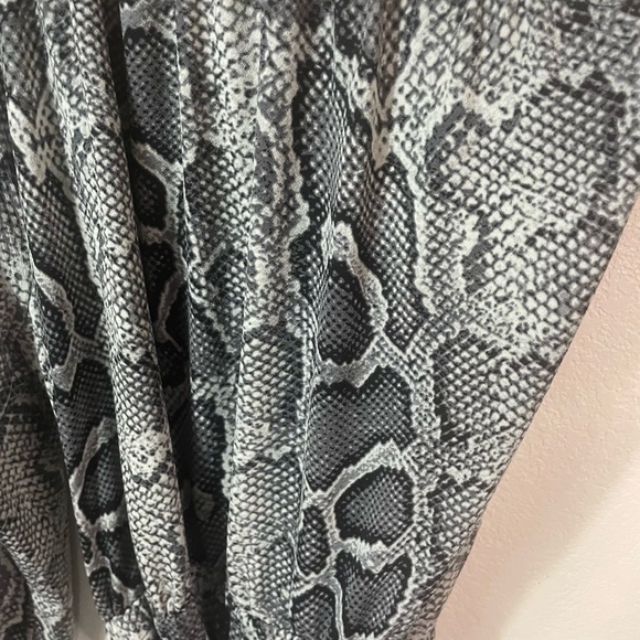 NWT Michael Kors One Shoulder Top 2X Grey Black Snakeskin Asymmetrical Belted - Picture 7 of 8
